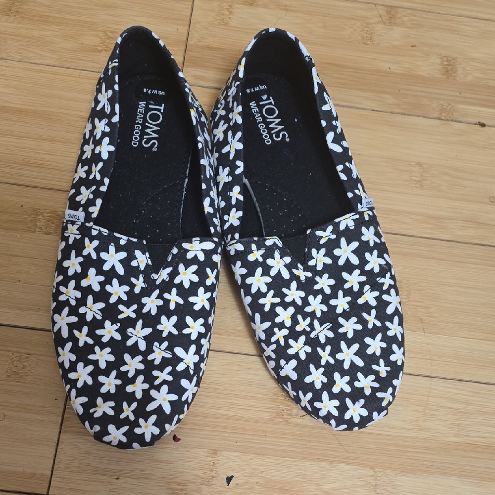 TOMS Black and White Daisy Slip-Ons